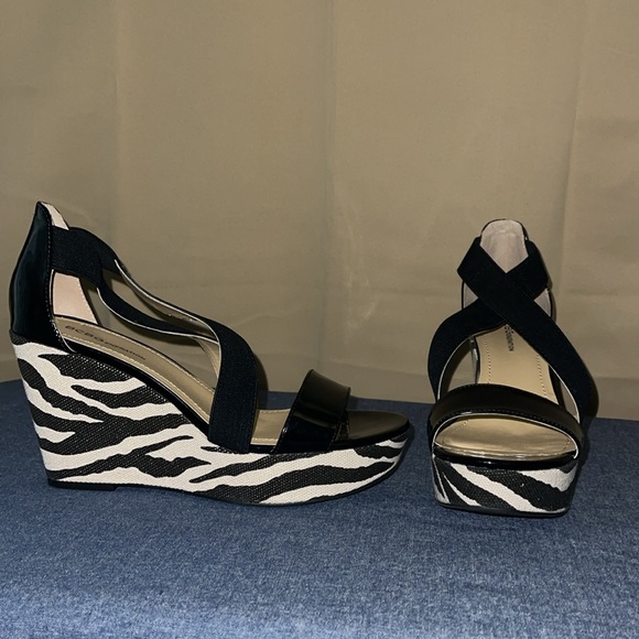 BCBGeneration zebra platform heels with elastic criss-cross straps - Picture 8 of 12